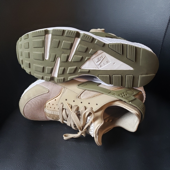 Nike Air Huarache ‘Khaki’. - Picture 10 of 16